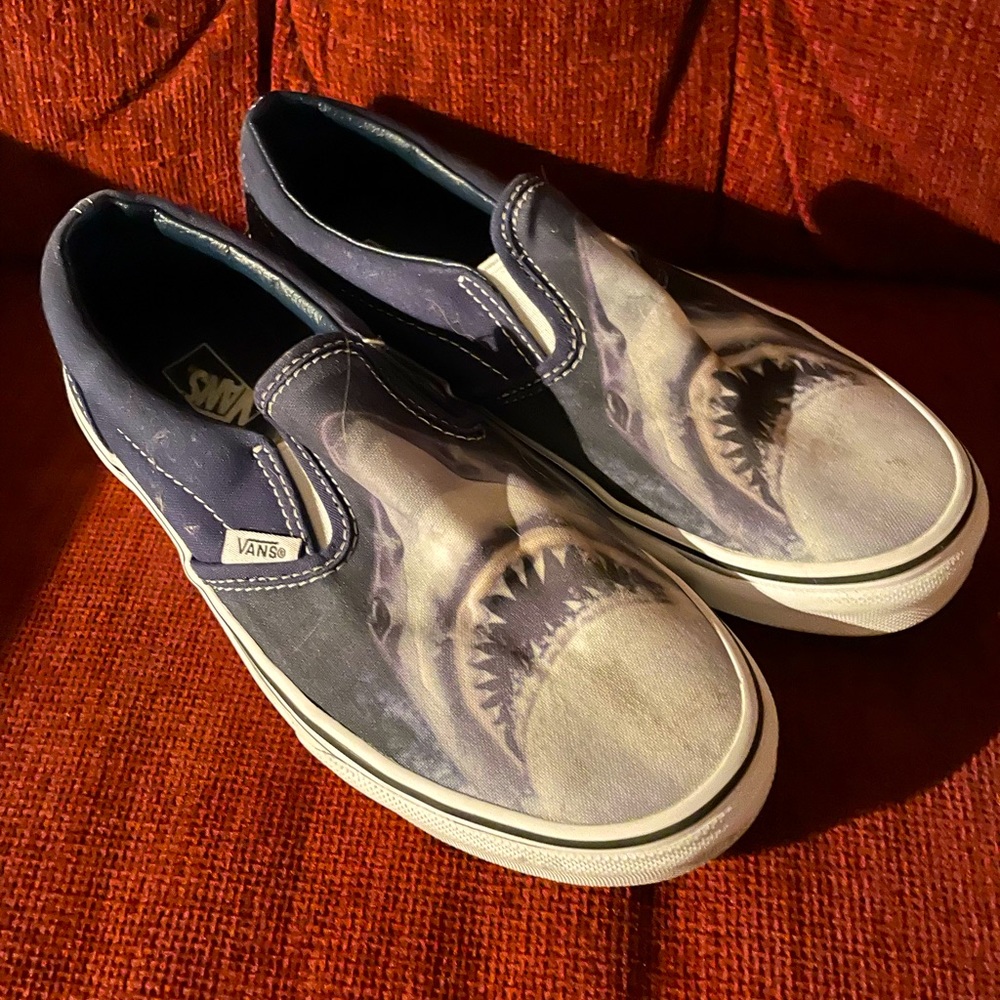 Vans Jaws Shark shoes kids 6 Like new